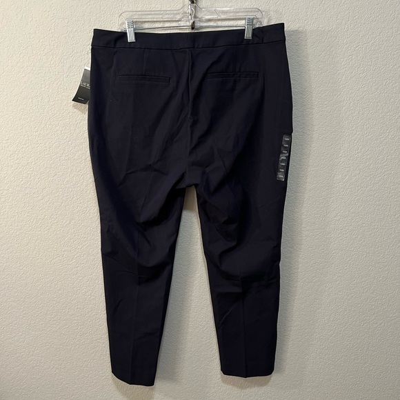 NWT Lauren Ralph Lauren Navy Capri/Slacks size 14W - Picture 6 of 6